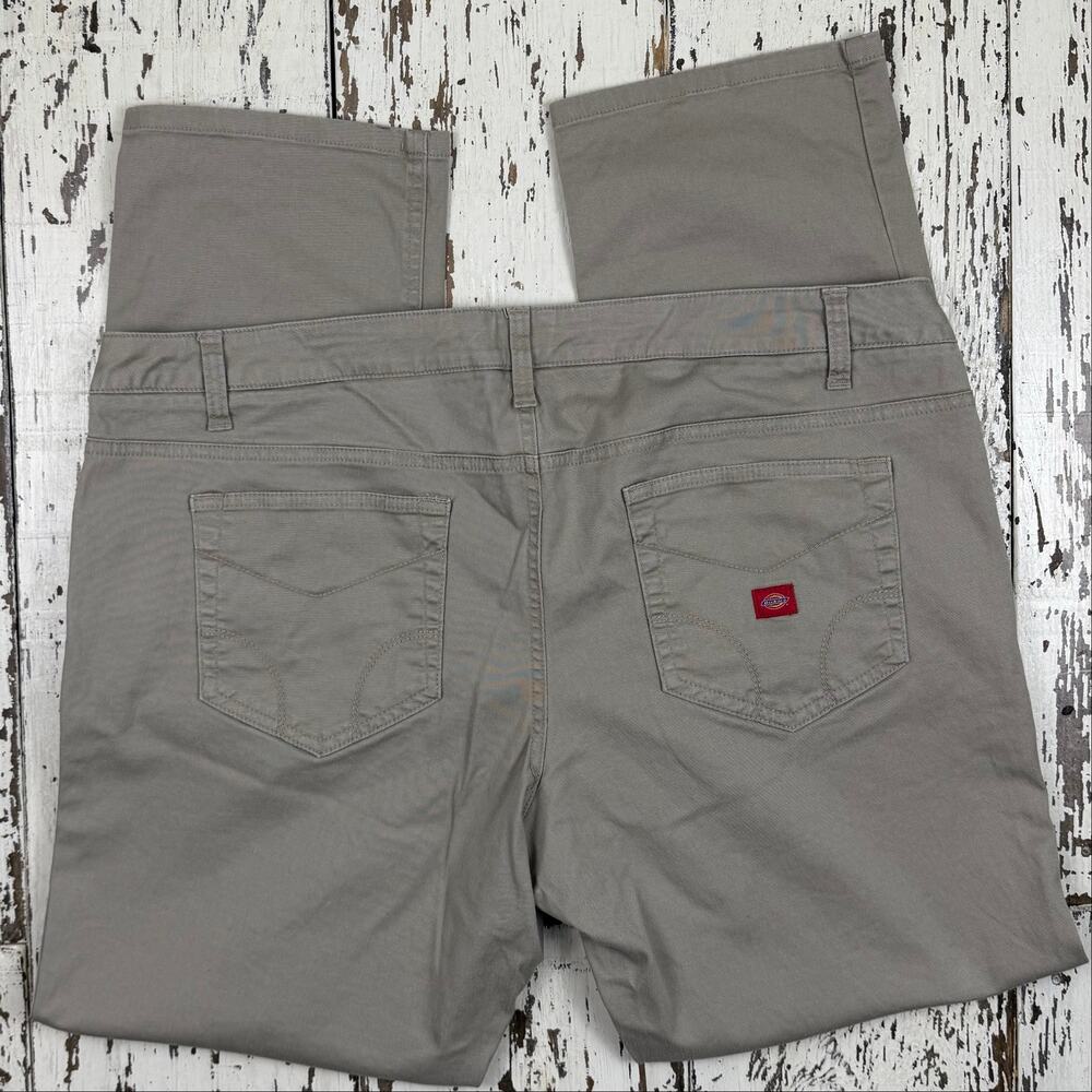 Dickies pants women’s five pocket flat front khaki type size 20 Great Condition! - Picture 3 of 6
